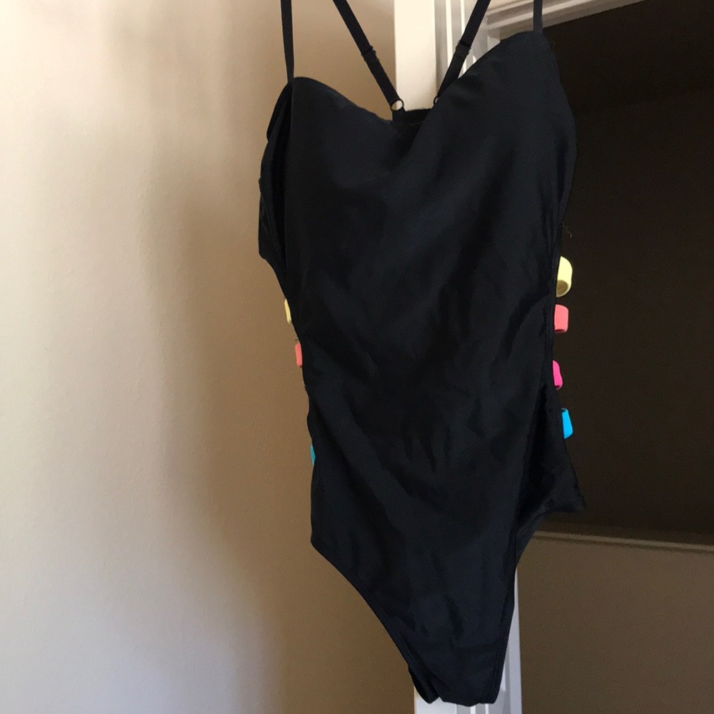 Ribbed One piece - Picture 2 of 3
